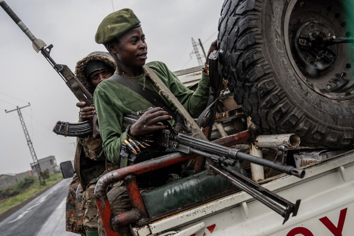 congo-fighting-4 Military men in a jeep