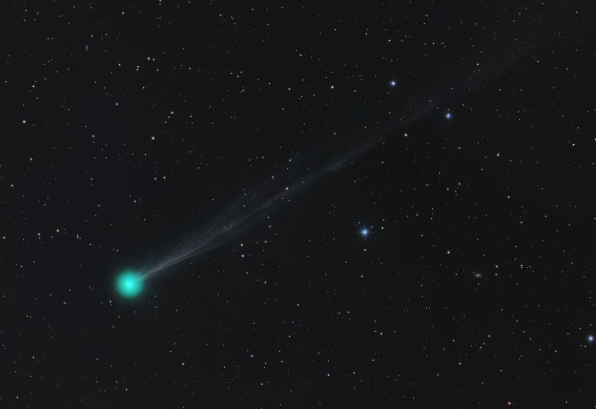 A green dot with an elongated tail and stars in the background.