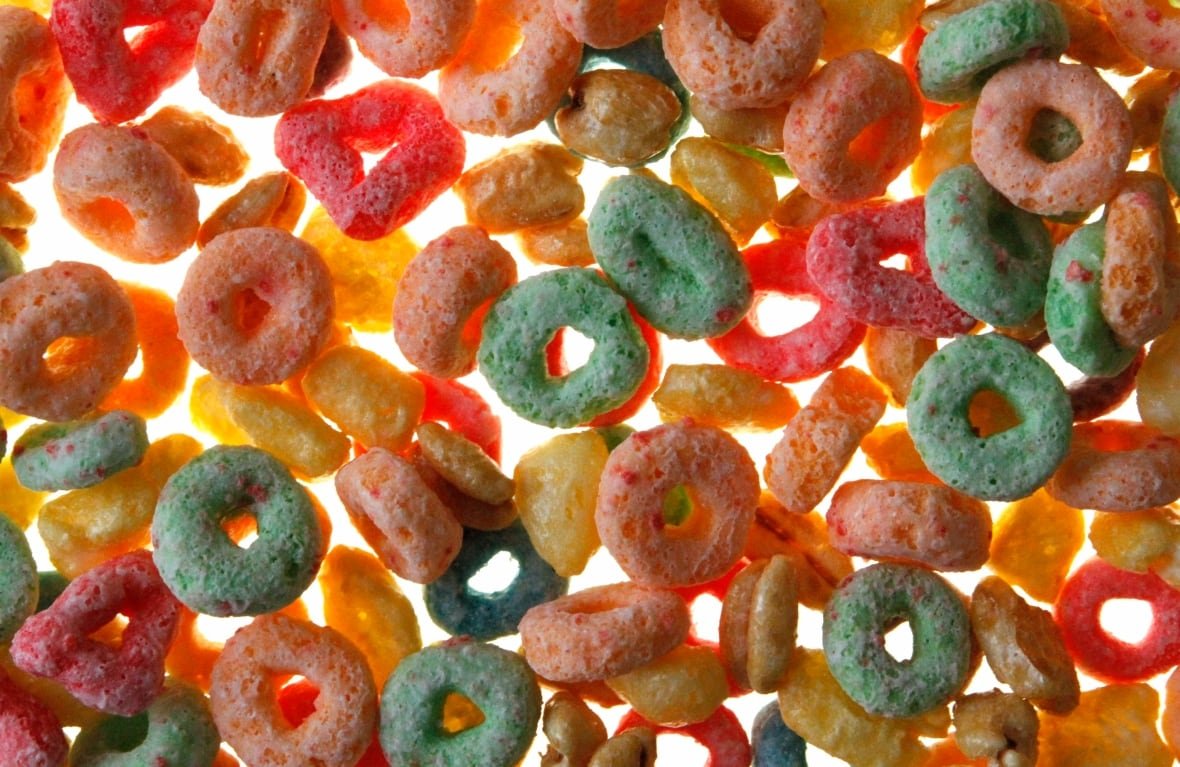 bewell-food-dyes An assortment of Kellogg's Froot Loops, Corn Pops, Apple Jacks, and Honey Smacks cereals.
