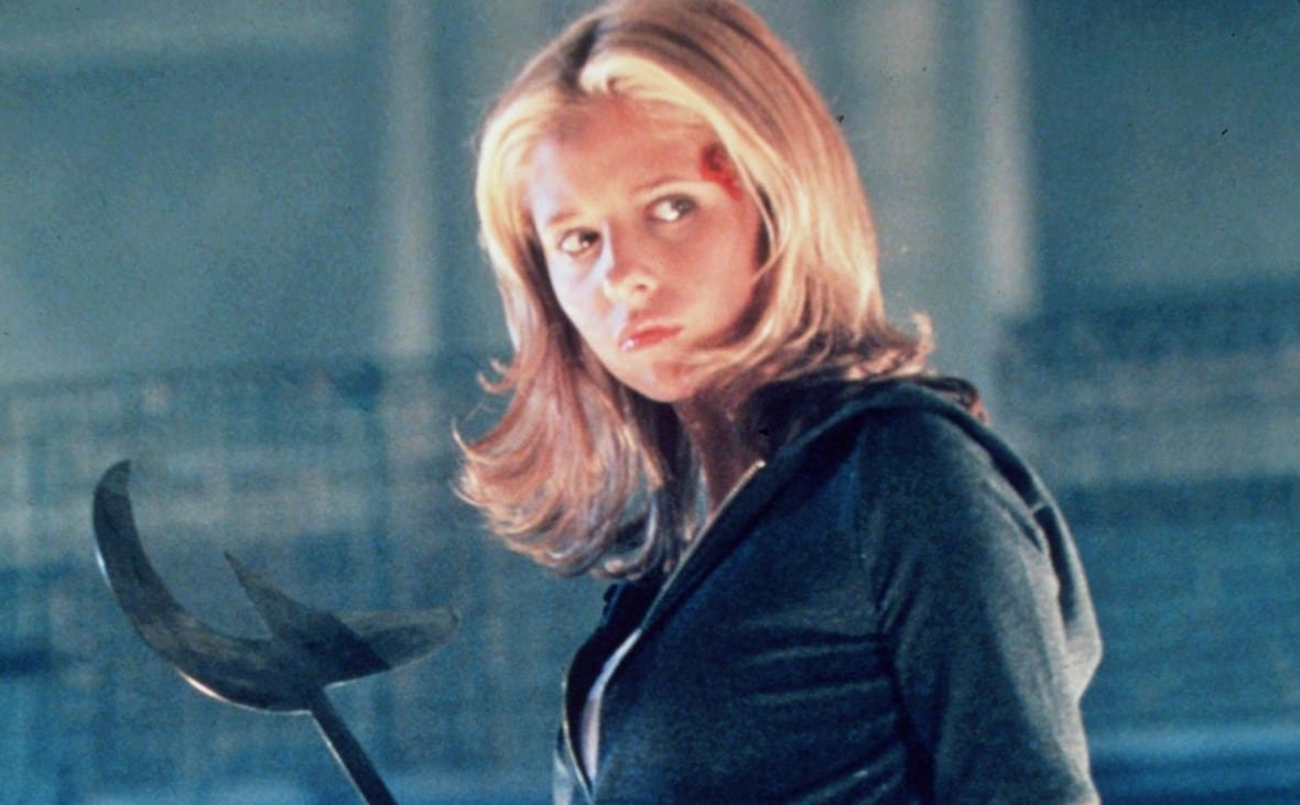 buffy-the-vampire-slayer A woman holding a weapon