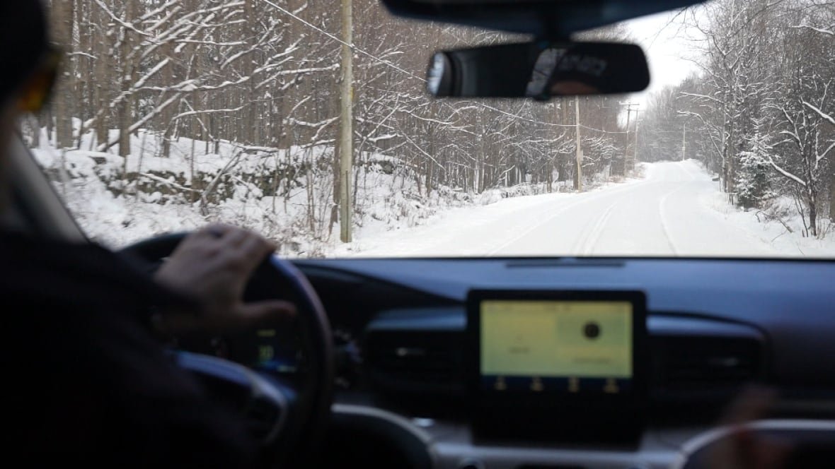 daniel-dubois Sgt. Daniel Dubois patrols the border by car near Saint-Bernard-de-Lacolle, Que.