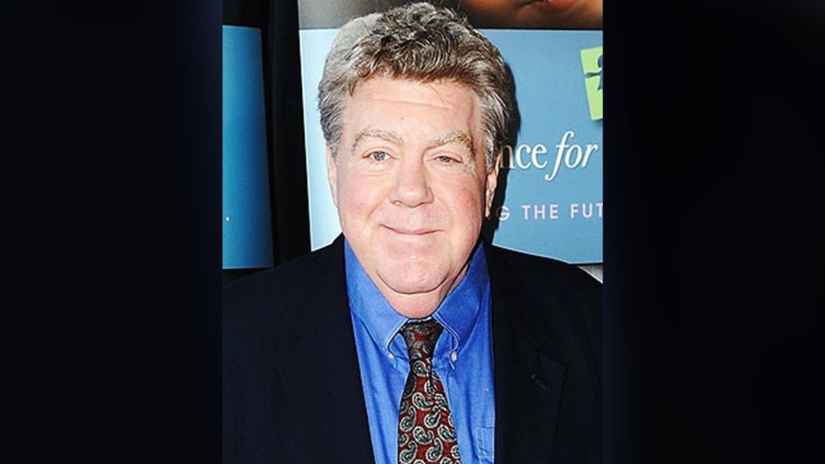 george-wendt-1 A portrait of a man with grey, curly hair and wearing a suit while attending an event.