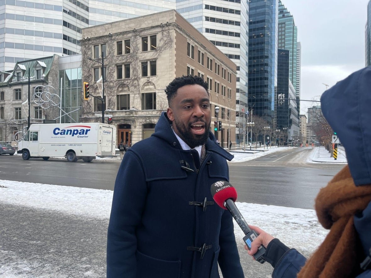 police-in-quebec-have-lost-4-guns-since-2020-critics-say-that-s-unacceptable-image-3 A man speaks into a CBC microphone held by a reporter.
