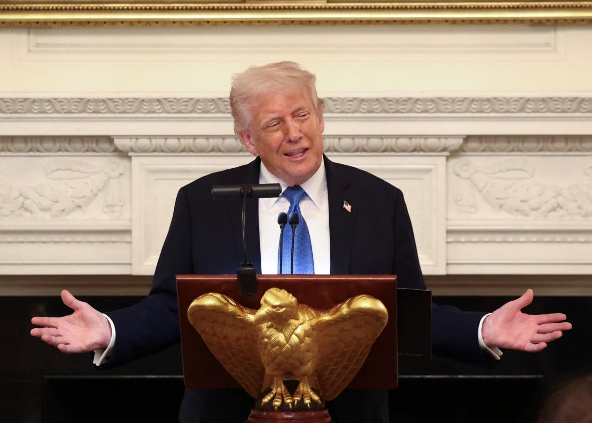 usa-trump-4 U.S. President Donald Trump speaks while hosting a Kennedy Center Board dinner at the White House in Washington, D.C., May 19, 2025.