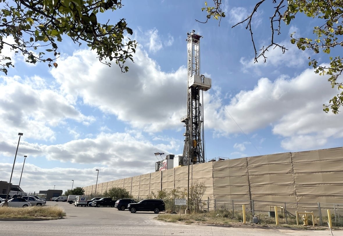 fracking-in-midland-texas A drilling rig behind scaffolding.