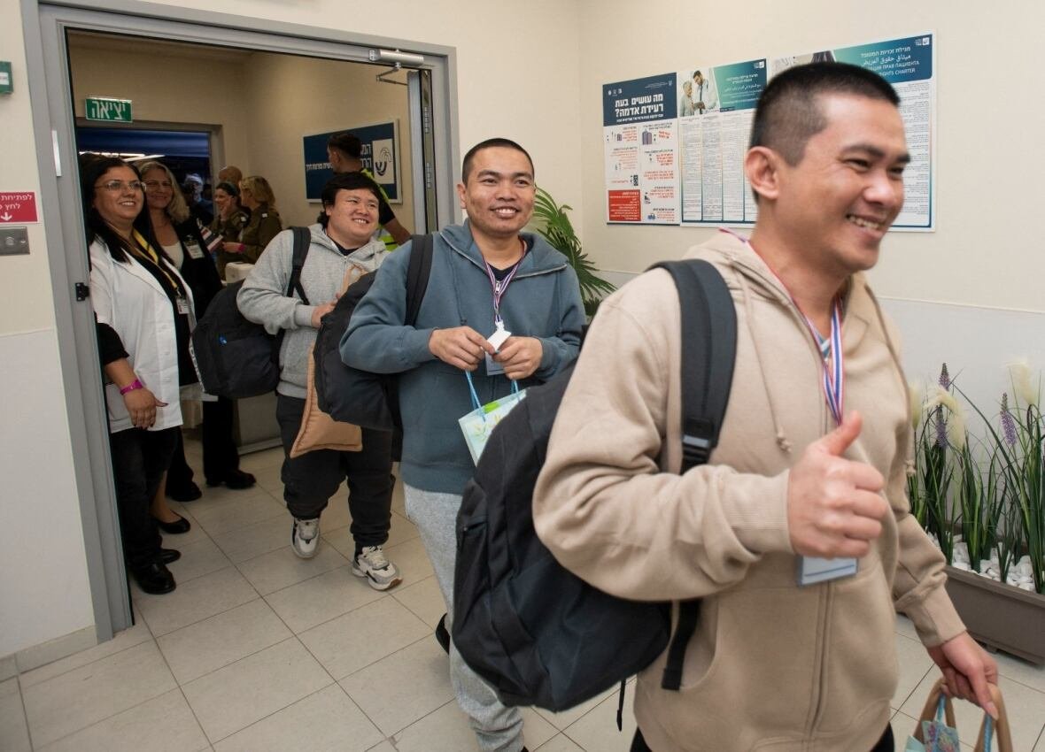 Released Thai hostages arrive at a hospital.