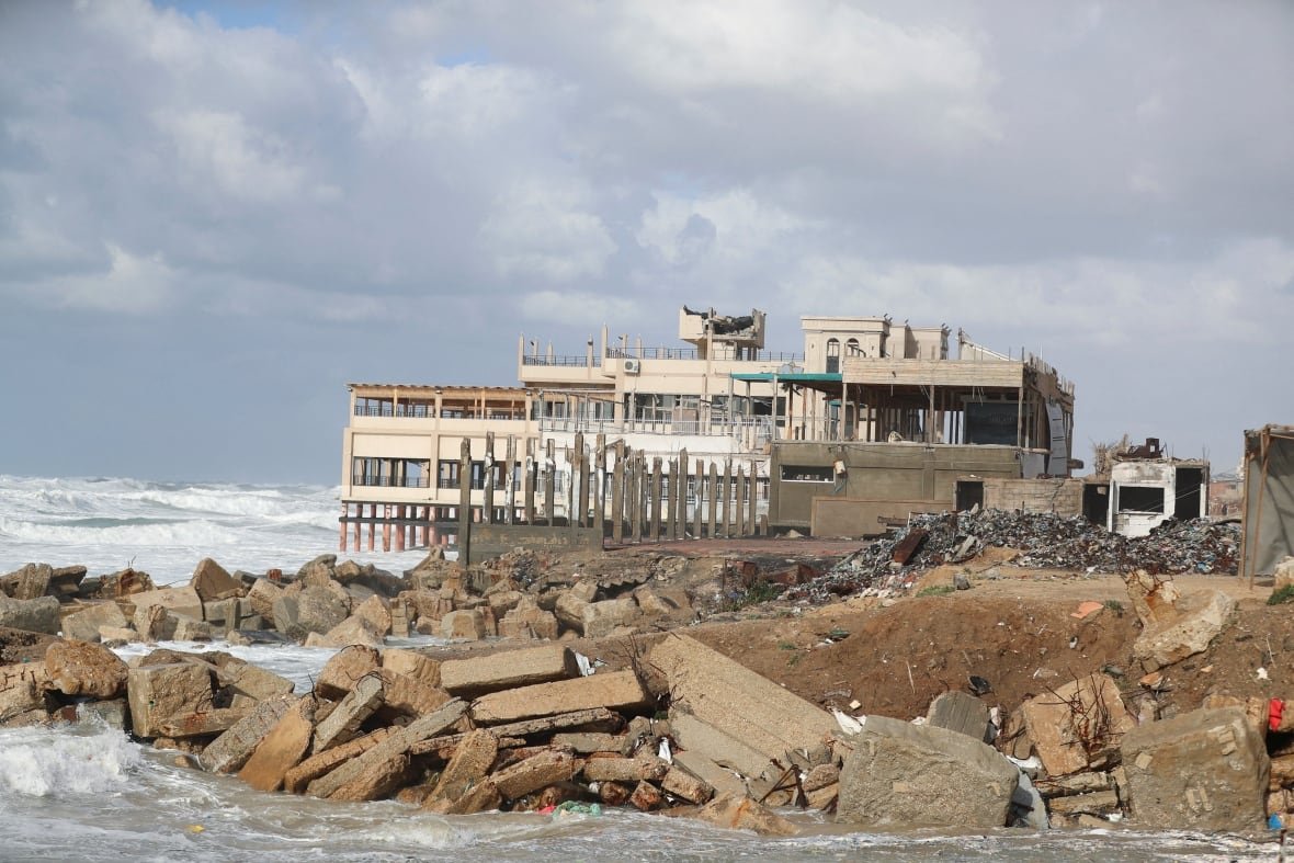 israel-palestinians-gaza-trump A damaged restaurant by the sea.