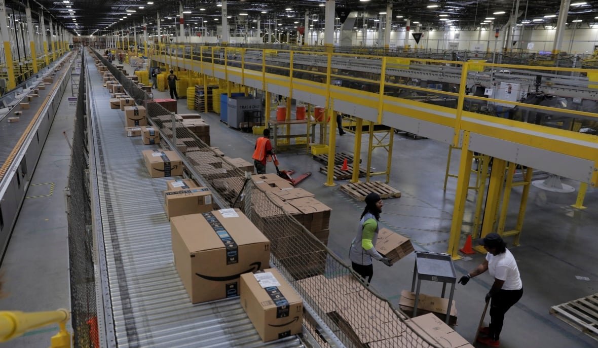 usa-holidayshopping Packages on a conveyor belt are sorted on the assembly line at a large warehouse.