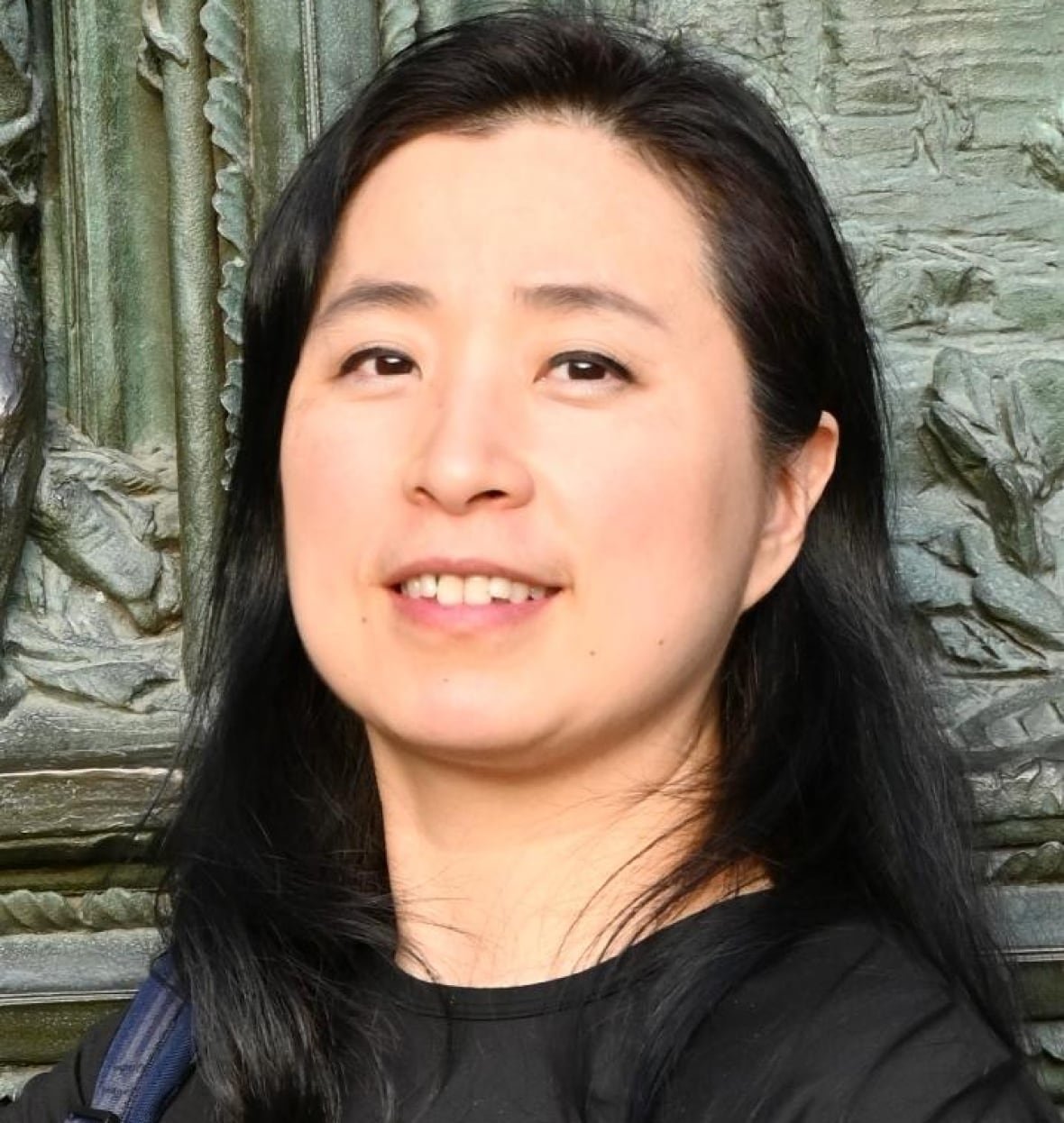 veronica-park A headshot of a woman with black hair smiling at the camera.